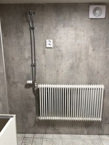 Element på en betongvägg